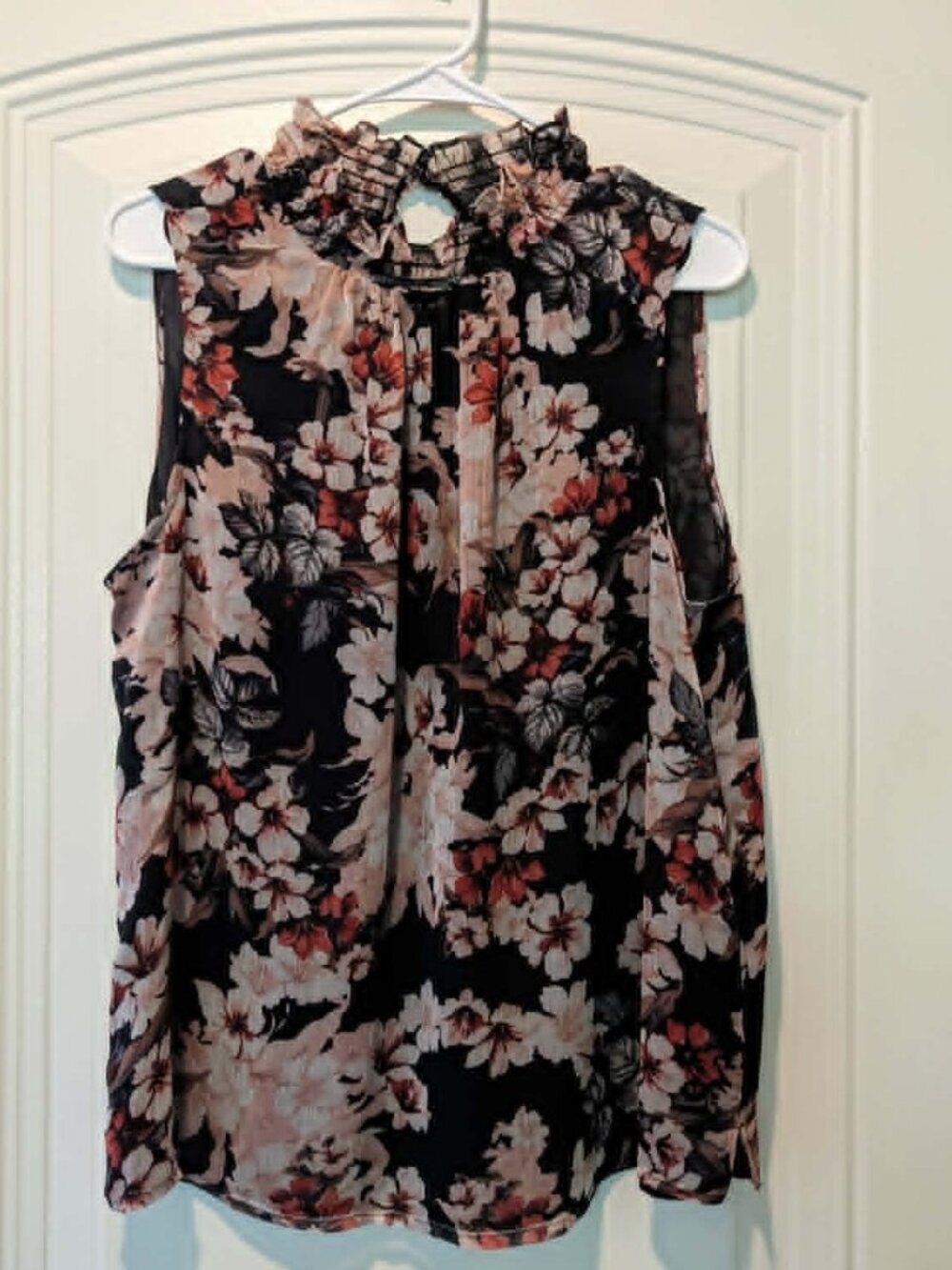 Vince Camuto Black/Pink Floral Sleeveless Ruffle Neck Blouse - Size L - EUC
